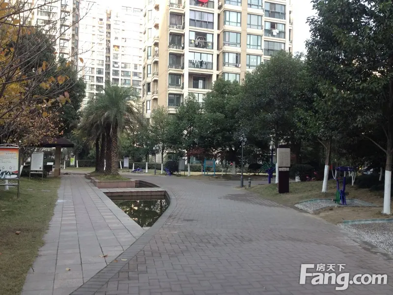 盛世华城3室2厅1卫东南朝向3500.00元/月出租