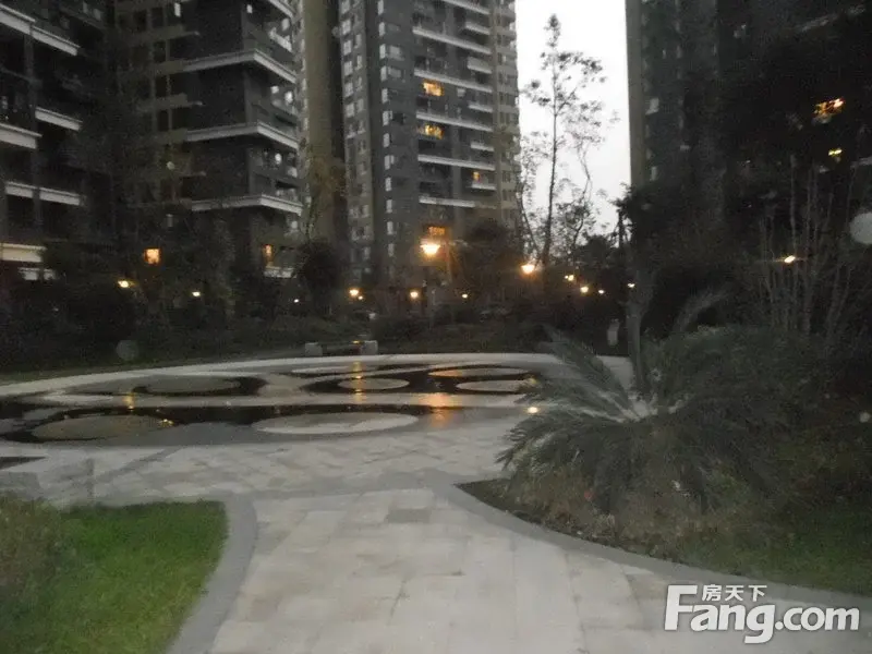 华侨城天鹅堡4室1厅2卫东北朝向4200.00元/月出租