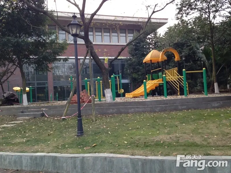 中航云岭高尔夫别墅2室2厅1卫南朝向1700.00元/月出租