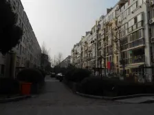 电梯房,一梯两户,南北通透,小区中心位置,近地铁,中式风格,诚意出售,价格好谈