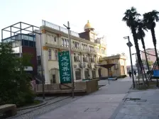 电梯顶楼复式,楼上层高正常,位置好,视野很开阔