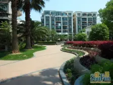 13号线地铁口150米 南北通两房 位置也好(里面平层)