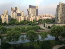 张江南,万达广场约300米,18号地铁口约300米。