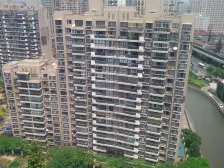 品质小区临河带80平的露台 复试版式南北通