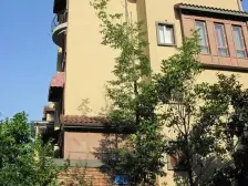 公园里 环境好 大阳台 带家具家电,住家安静