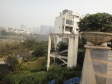 汽博中心融创洋房顶跃 带三个露台 可以一线看湖