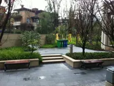 照母山 万科悦峰一期四房142万