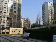 优质电梯三房,中间楼层,户型全明,位置好,得房率高