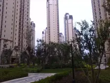 格林小镇西区纯毛坯三室出售 不临街