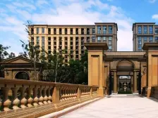 绿城大平层4房 客厅三面采光 平视小区全景