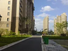 小区高层 精装修两房 价格可谈 诚心出 随时好看房