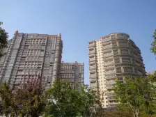 尚海湾前排高区江景三房,百万装修保养好,采光好。