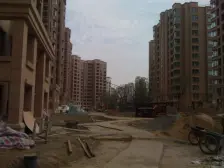 临街门,靠别墅位置。位置好,楼栋四周花园围绕