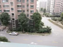 南北户型,中间楼层,满五爲一税费少,看房方便有钥匙