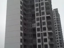 天街旁边 公园里的横厅户型 安静不吵