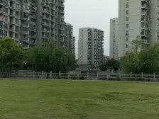江桥万达商圈+金运路地铁站300米+精装修30万+非底楼