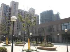 采光充足,主卧朝南,小区中心位置,中式风格