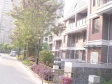 满五,采光好,视野开阔。近地铁,前面没有遮挡。。