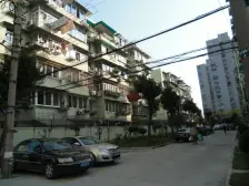 闹中取静,南北通透,主卧朝南,小区中心位置