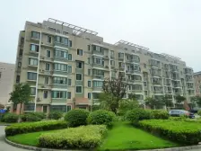 一楼大两房,飞机户型带大院子,交通便利