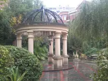 北滨路,江边精准五房,