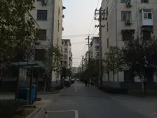 带汽车库 满五年房东精装修 价格可谈 地铁沿线