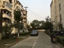 彩虹新上电梯房,看房方便,房东诚心出售,价格可谈