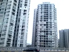 准轻轨房,精装修,面积大 采光好