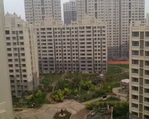 房子 精装修的 南北通透三居室 全天采光 配套成熟