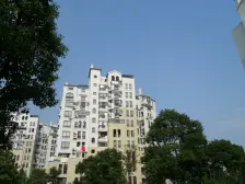 精装修拎包入住,地铁口顶楼复式