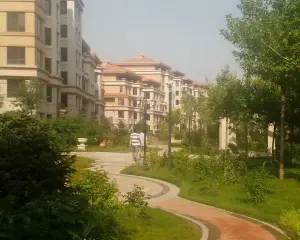 东岸国际 精装小洋房 带车位和储藏室 品牌家具