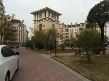 联排东端户 院子接近200平 改建好了 拎包入住