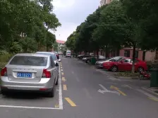 保利商品房+中间位置中楼层+近地铁