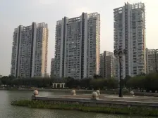 湖畔天地,高层正对公园,北望佘山,松江尽收眼底