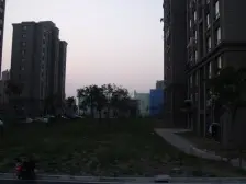 朝南位置好,小区前排进出小区比较方便,随时看房