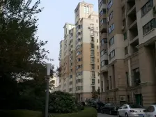 卫生间全明,大开间,品质小区,小区入口附近