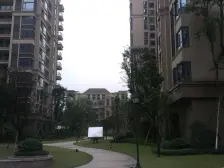 品质小区,近轻轨,正规精装一房,看房方便。