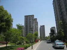 经纬二期南北通透两房,总高17楼的14层,采光好。视野开阔。