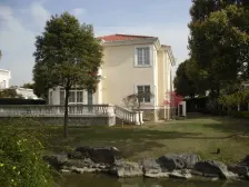 东临河 大户型 可塑性强 产证占地1800平 带地下室