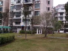 独镓房源3楼+厅带转角阳台,可改2室,看中好谈,产证在手