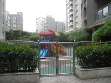 北滨路 华宇北国风光四房185万