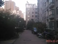 满五年 带露台 地铁口 采光好 视野开阔 诚售!!