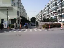 电梯房,卫生间全明,交通便利,近商圈,居家装修,诚意出售,业主急售