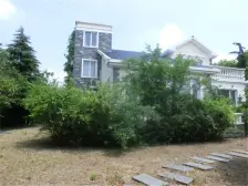 临河独栋别墅 小区中心位置 环绕式花园 停车方便