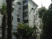 每扇窗户都朝外,停车宽阔,房子好,业主诚意卖