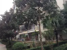 小区距离轻轨3号线回兴站50米(高德)出行方便