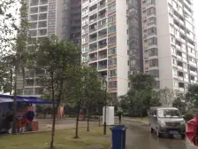 精装三房双卫 全朝小区中庭 双轻轨