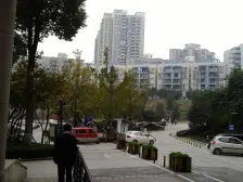 五公里优质小区,精装大三室一厅,视野开阔,居家安静