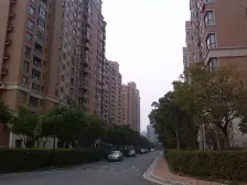 小区中心位置,不靠近马路,房型正气,得房率高