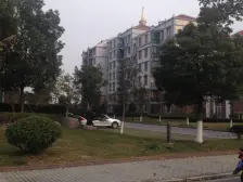 满五税费少,精装修拎包入住,价格便宜,采光视野好。